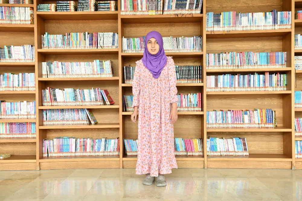 ALTINDAĞ’IN KÜÇÜK KİTAP KURDU