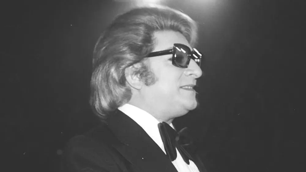 ÜNLÜ SANAYÇI ZEKİ MÜREN FİLMİNE YASAK GELDİ