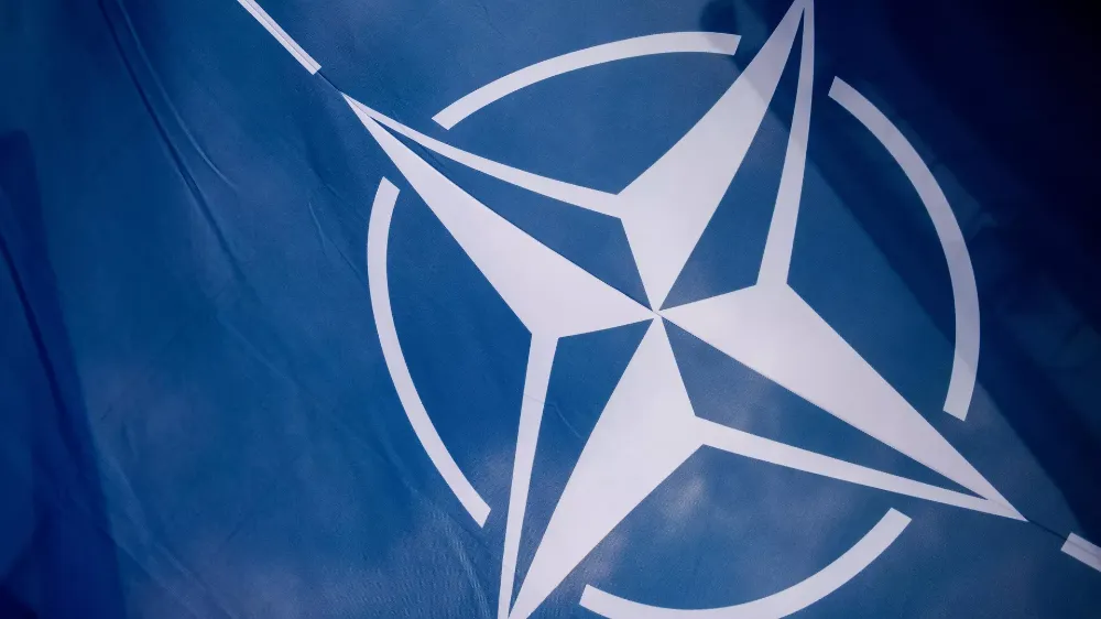 NATO RUS SAVAŞ UÇAKLARINI DÜŞÜRME OLASILIĞINI TARTIŞIYOR