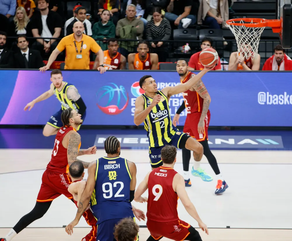 NEFES KESEN DERBİNİN GALİBİ FENERBAHÇE BEKO