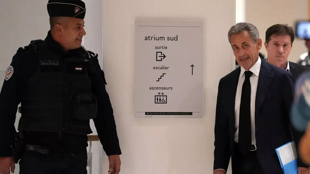 FRANSA ESKİ CUMHURBAŞKANI SARKOZY ADLİ KONTROL ŞARTIYLA SERBEST