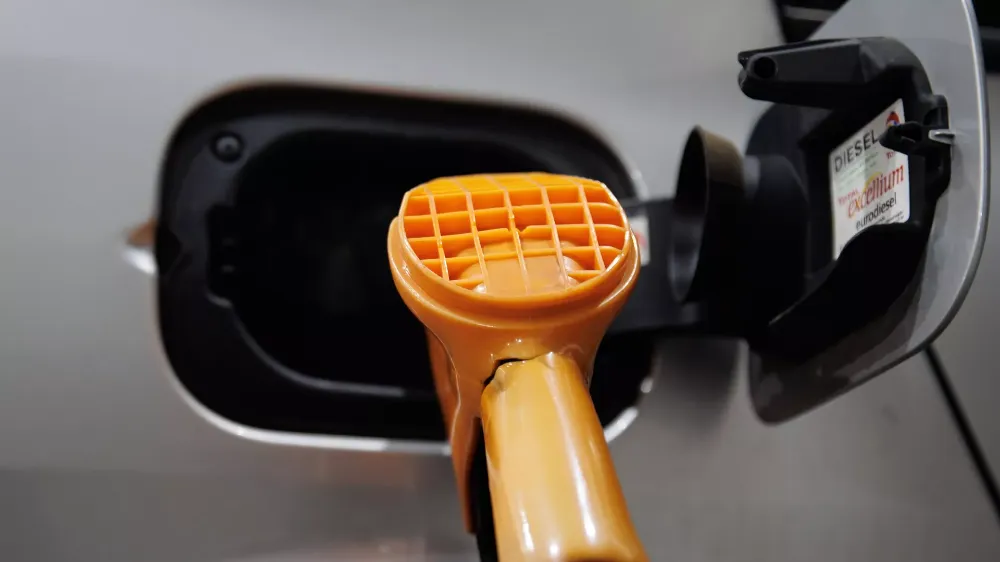 BENZİNE ZAM GELİYOR