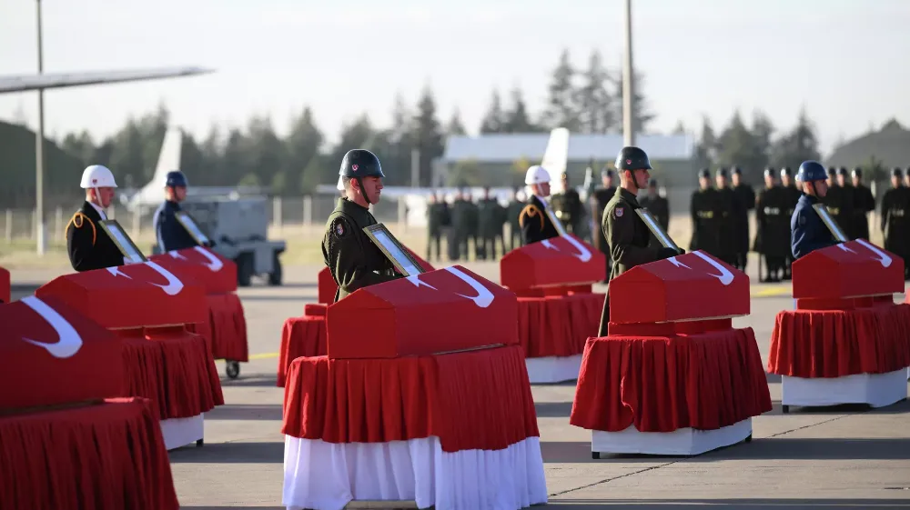 Düşen C130 tipi askeri kargo uçağında şehit olan askerler için tören düzenlendi