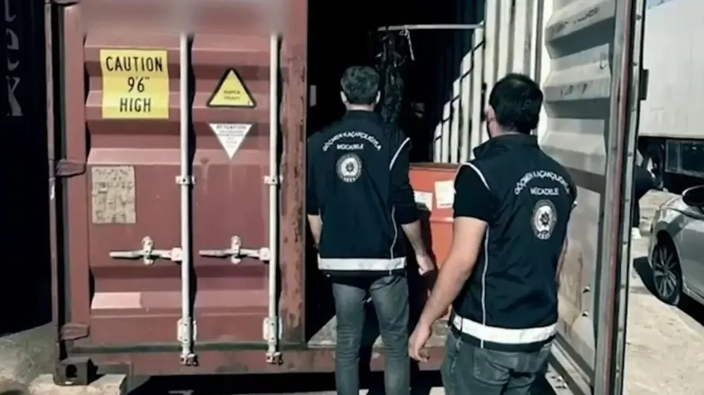 MERSİN LİMANINDA GÖÇMEN KAÇAKÇILIĞI OPERASYONU