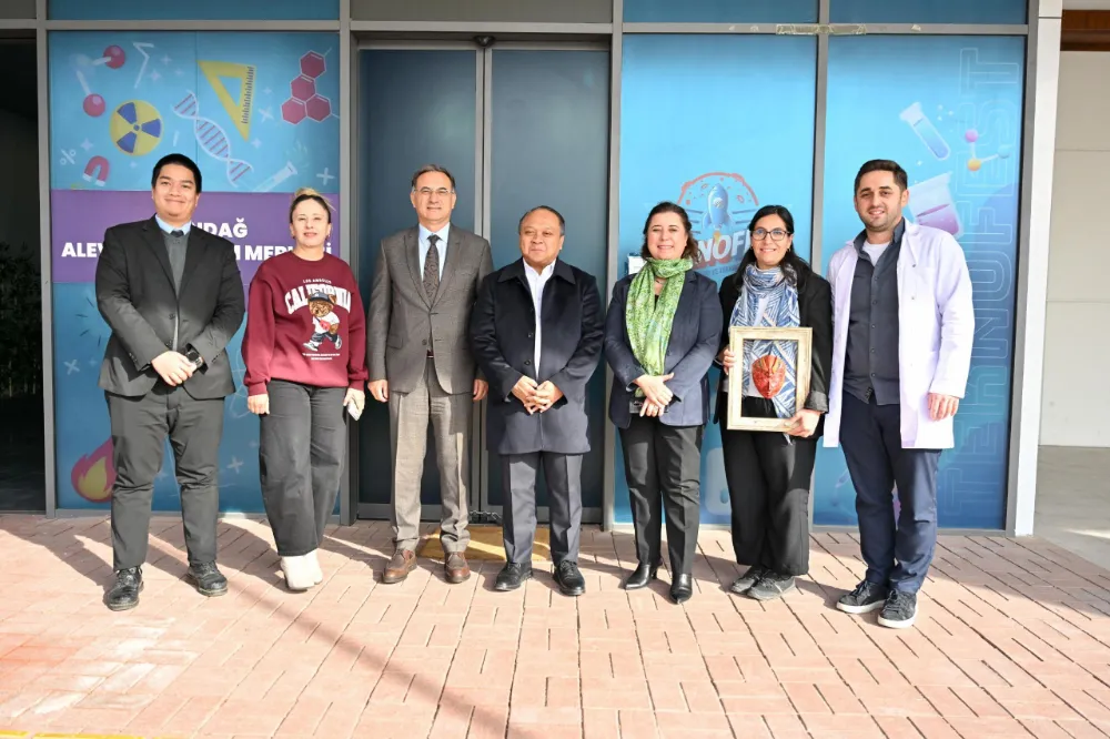 ENDONEZYA BÜYÜKELÇİSİ’NDEN BİLİM MERKEZİ’NE ÖVGÜ