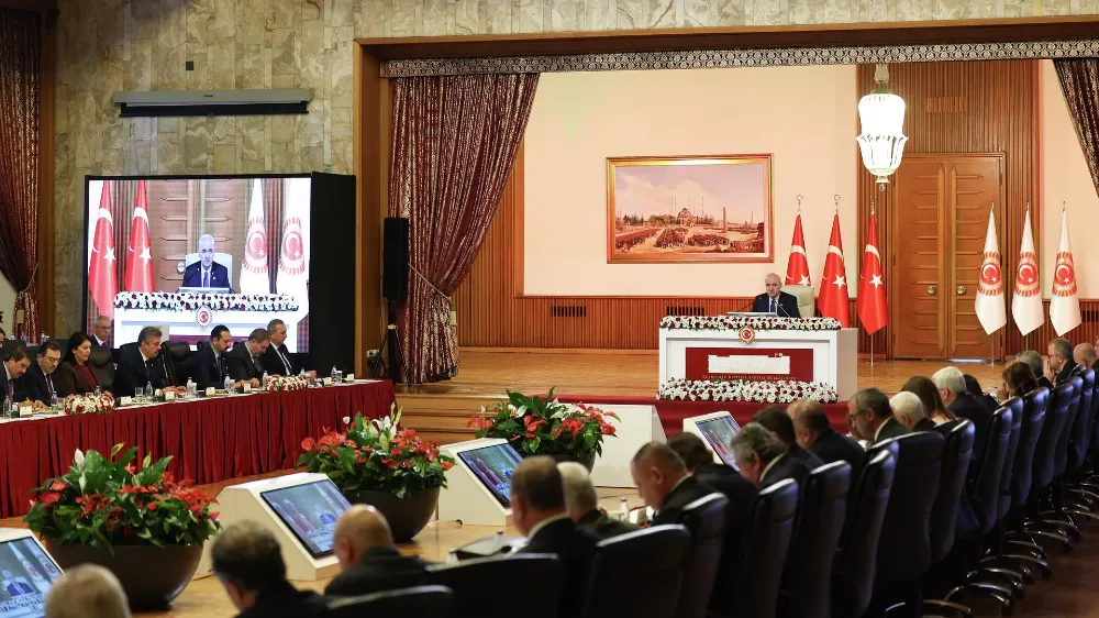 KOMİSYONDA GERİLİM: İMRALI TUTANAĞI ÖZETİ OKUNDU