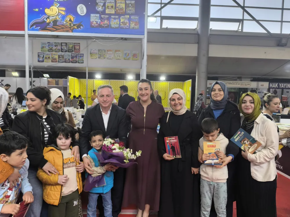FARKINDALIK SERİSİ KİTAPLARİ BURSA TÜYAP KİTAP  FUARİNDA OKUYUCULARİYLA BULUŞTU