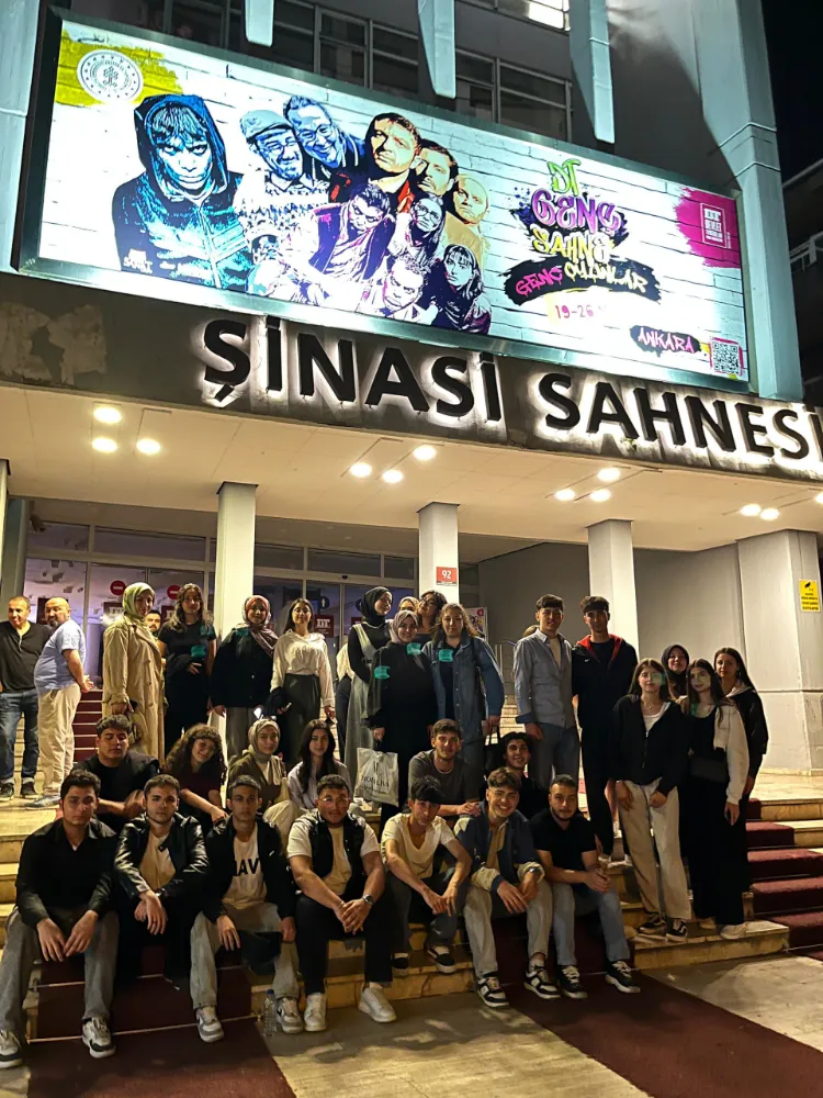 SINAVA GİRECEK GENÇLERE TİYATRO MOTİVASYONU