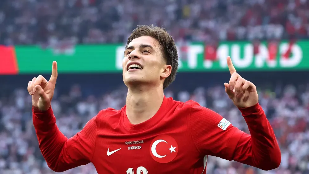 AVRUPA ONUN PEŞİNDE 
