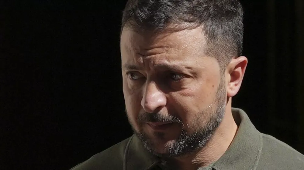ZELENSKİY HAVA ÜSLERİNE SALDIRARAK RUSYA