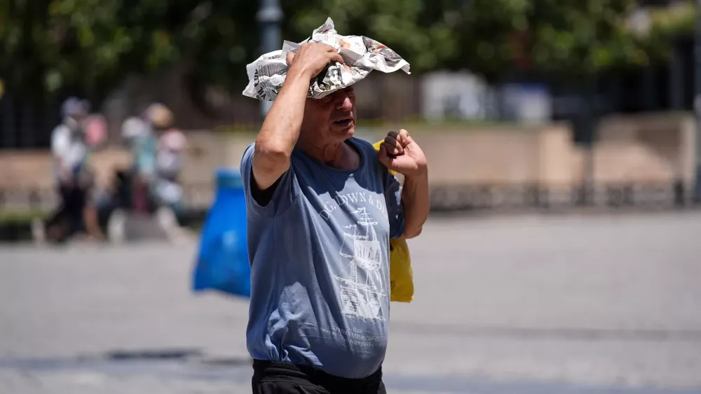 TÜRKİYE KAVRULUYOR