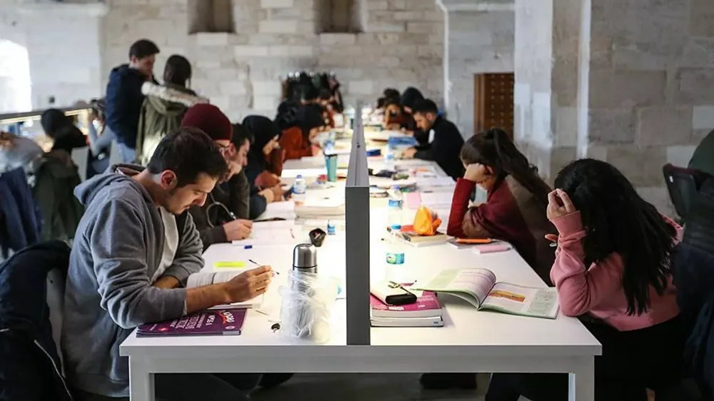 EN YÜKSEK BURS EN BAŞARILI ÖĞRENCİYE 