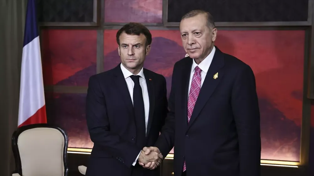 CUMHURBAŞKANI ERDOĞAN MACRON İLE GÖRÜŞTÜ
