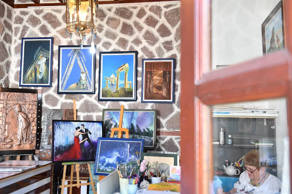 ULUCANLAR’DA SEVGİ DOLU BİR SANAT ATÖLYESİ