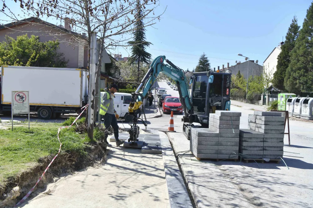 ABB KALDIRIM, BORDÜR VE BARİYER YENİLEME ÇALIŞMALARINA DEVAM EDİYOR
