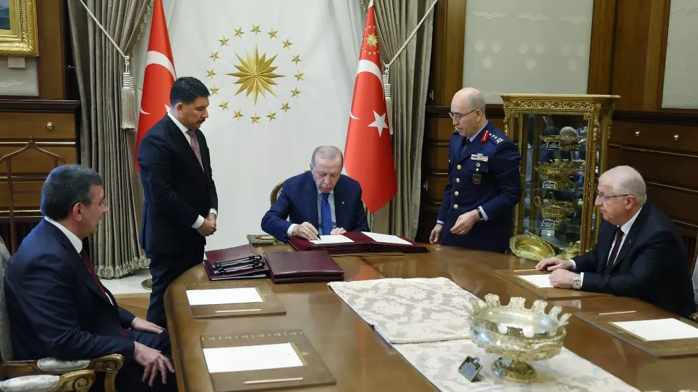 YAŞ KARARLARI AÇIKLANDI