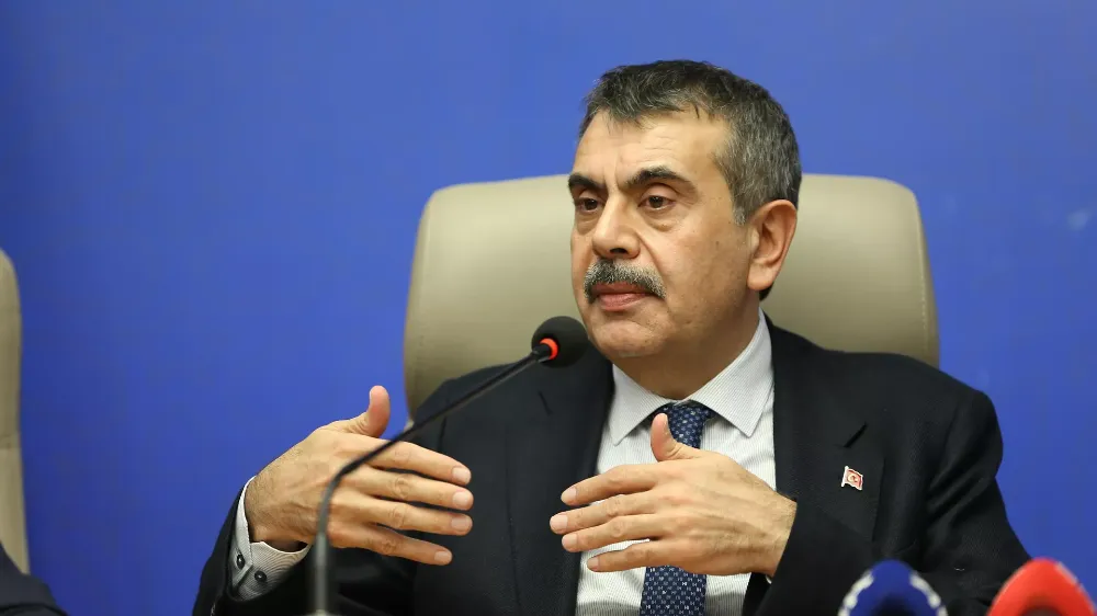 MEB TEKİN: KAYIT PARASI ALANI BİZE ŞİKAYET EDİN