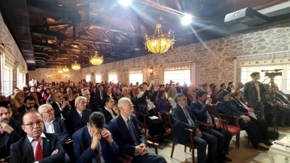 KIZILELMA TÜRK DÜNYASI ÜSTÜN HİZMET ÖDÜLLERİ SAHİPLERİNİ BULDU