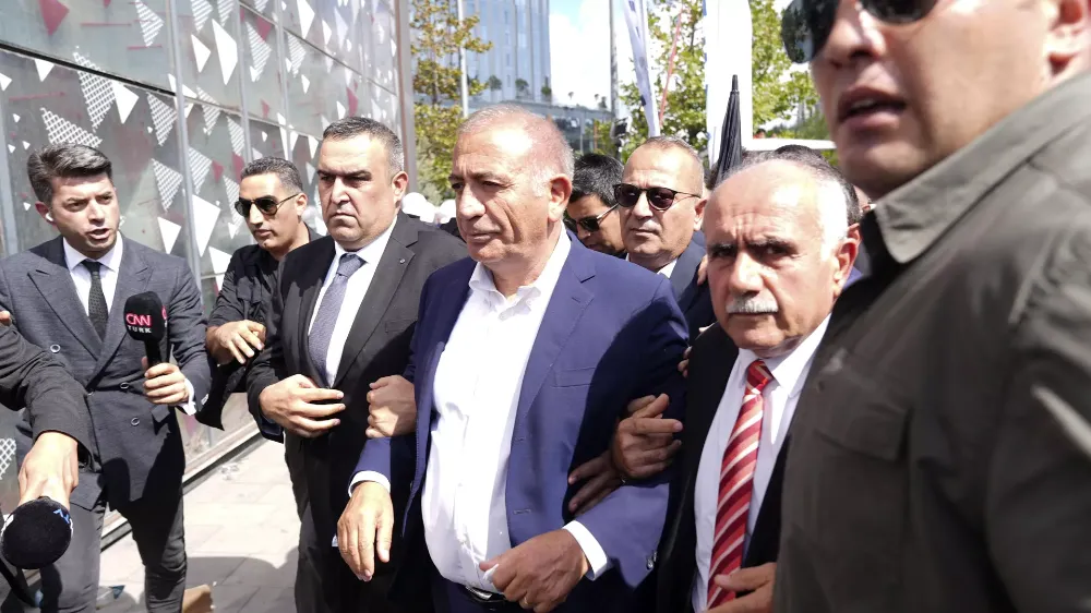 CHP İSTANBUL İL BAŞKANLIĞINI KAPATMA KARARI ALDI
